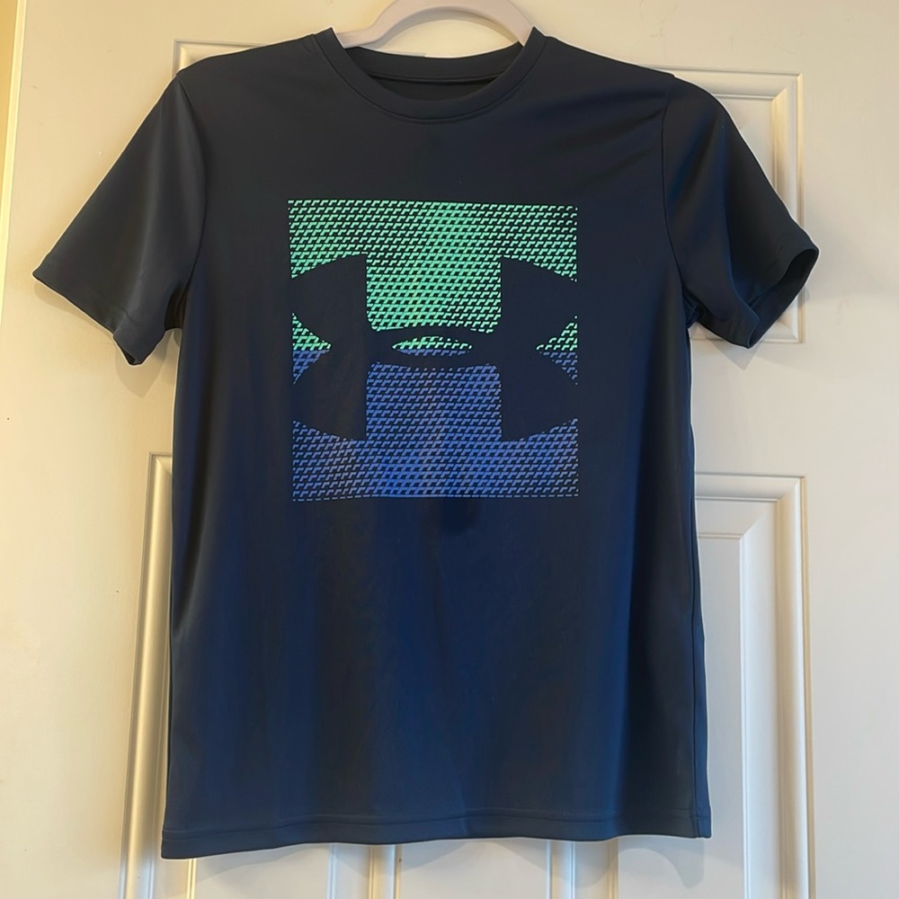 Boys Like New Under Armour Navy Athletic Top Sz M